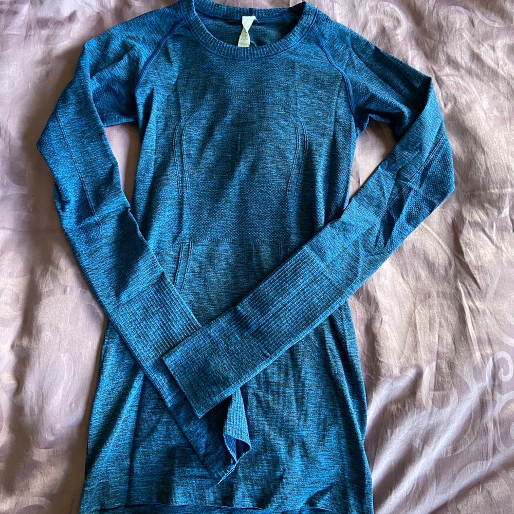 Lululemon Swiftly Tech Long Sleeve in blue